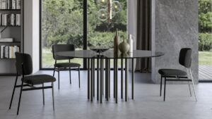 необычный стол из европы